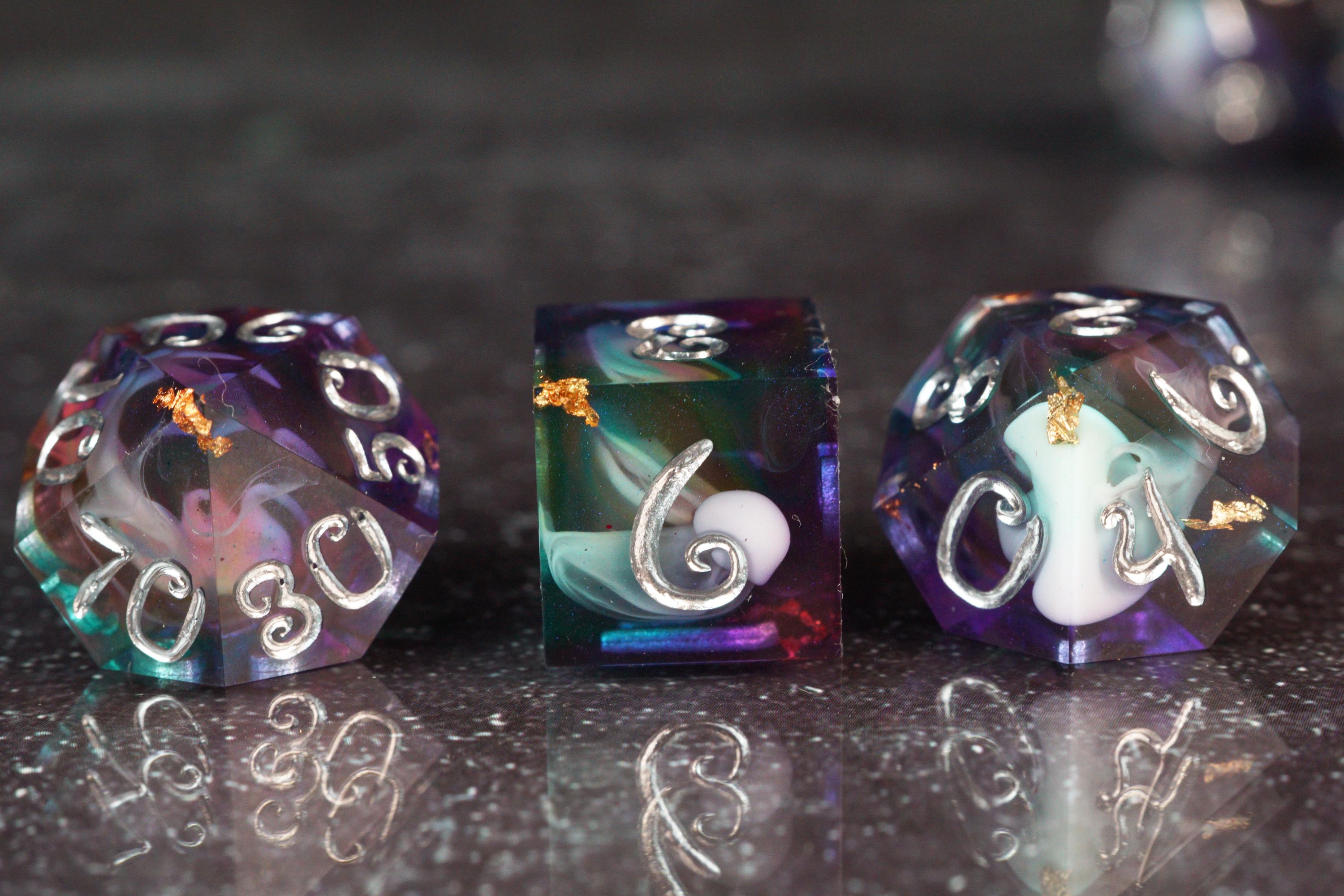 Magic Missile - silver - Handmade Resin Dice Set